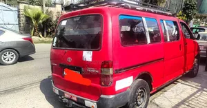 Toyota HiAce 2000 Red
