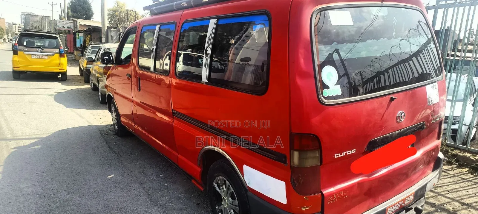 Toyota HiAce 2000 Red