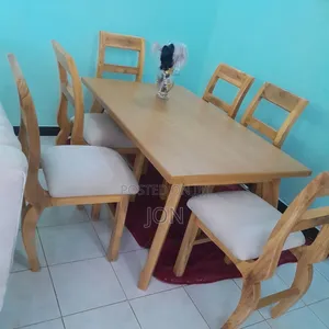 የሚሸጥ ዳይኒንግ ቴብል