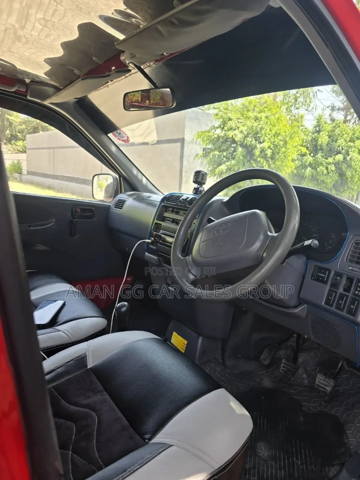 Toyota HiAce 2006 Red