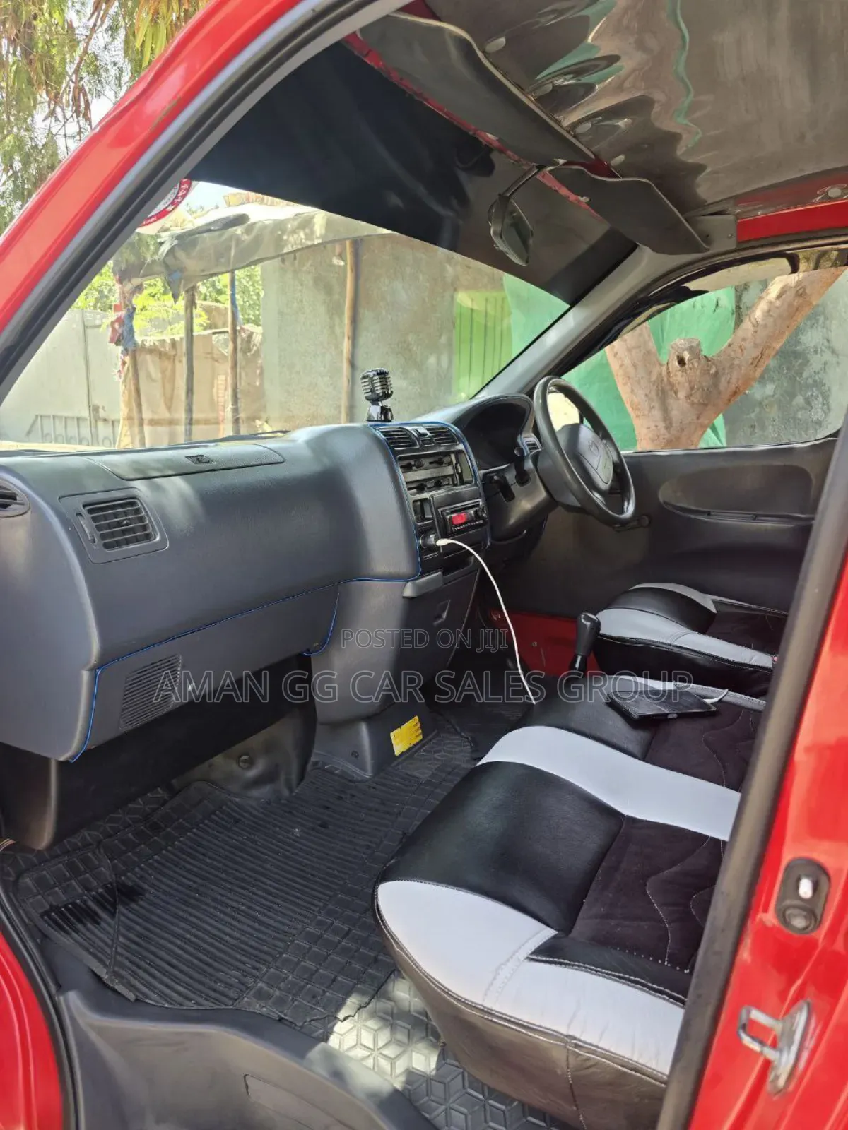 Toyota HiAce 2006 Red