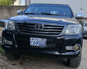 Toyota Hilux 2013 Black