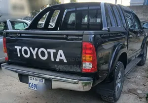Toyota Hilux 2013 Black
