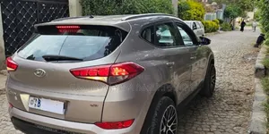 Hyundai Tucson 2018 Gold