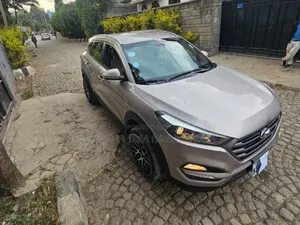 Hyundai Tucson 2018 Gold