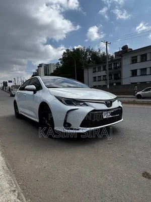 Toyota Corolla LE 2022 White