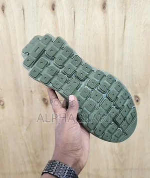 Alo High Master Quality Smooth Sneakers for You