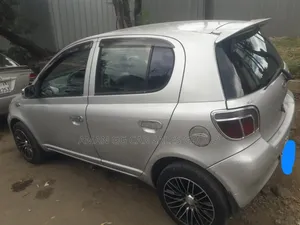 Toyota Vitz 2001 Silver