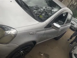 Toyota Vitz 2001 Silver