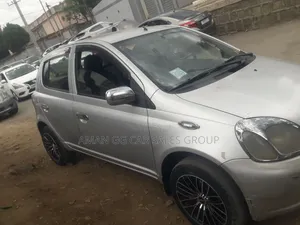 Toyota Vitz 2001 Silver
