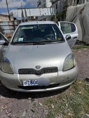 Toyota Vitz 2001 Silver