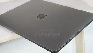 New Laptop Apple MacBook Pro 2019 8GB Intel Core i5 SSD 256GB