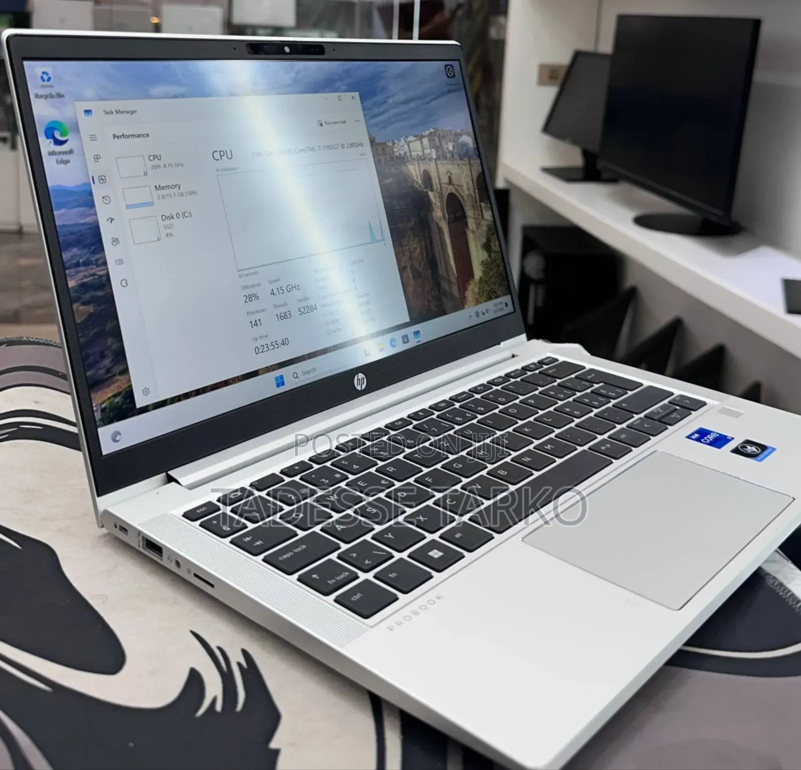 New Laptop Apple MacBook Pro 2018 8GB Intel Core i5 SSD 256GB