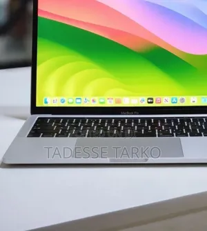 New Laptop Apple MacBook Pro 2018 8GB Intel Core i5 SSD 256GB