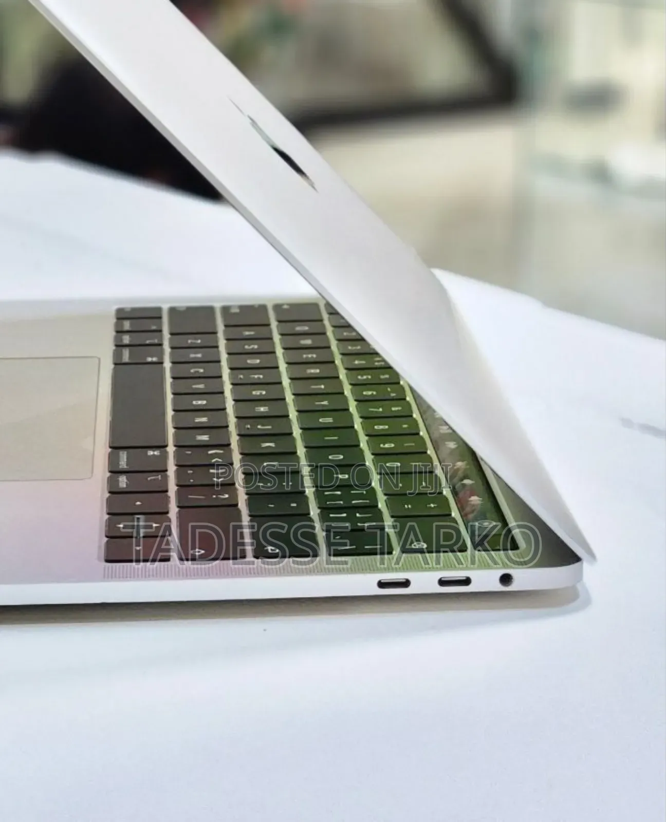 New Laptop Apple MacBook Pro 2018 8GB Intel Core i5 SSD 256GB