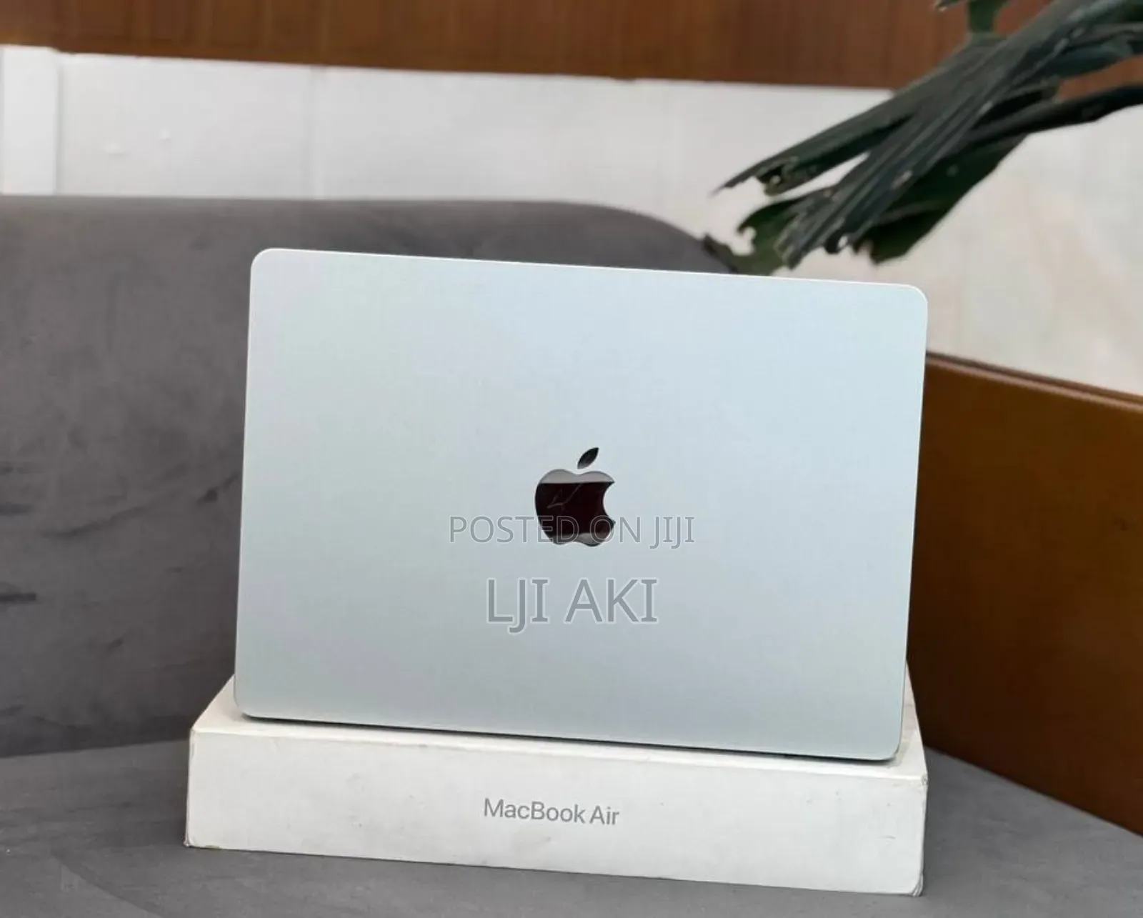 New Laptop Airis 16GB Apple M4 Max SSD 256GB