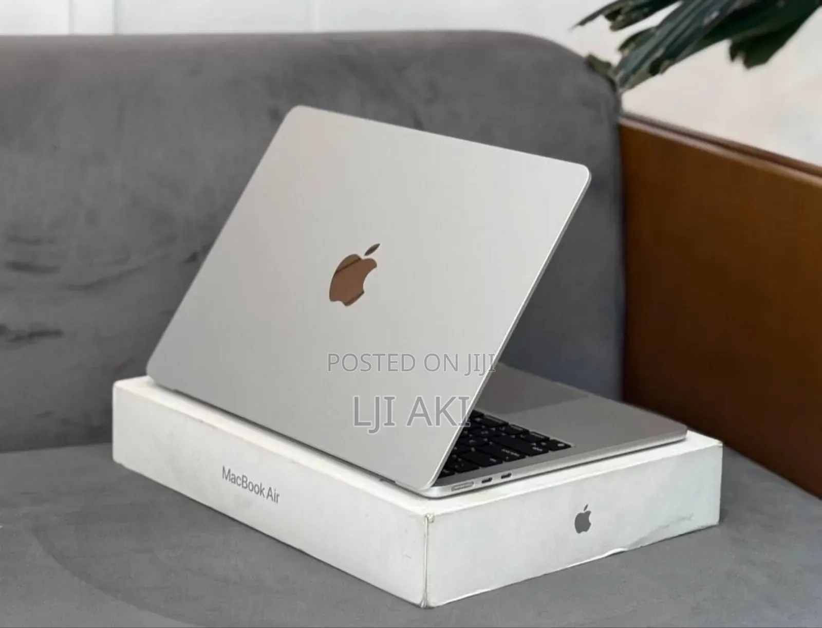 New Laptop Airis 16GB Apple M4 Max SSD 256GB