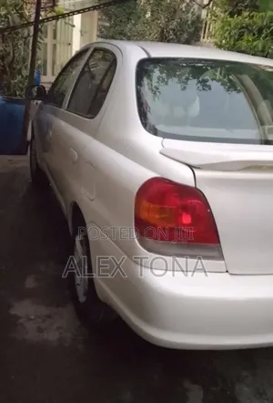 Toyota Platz 2005 White