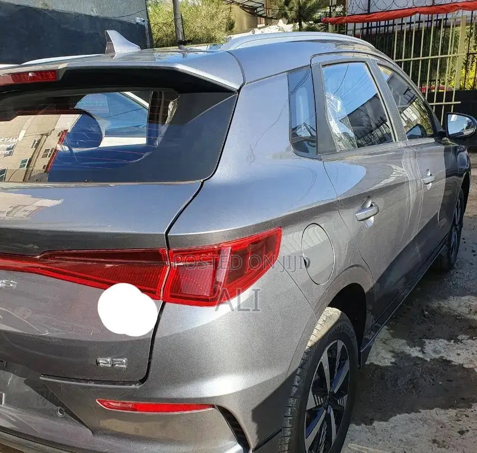 New BYD E2 43 kWh 94 hp FWD 2025 Silver