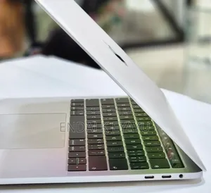 New Laptop Apple MacBook Pro 2018 8GB Intel Core i5 SSD 256GB