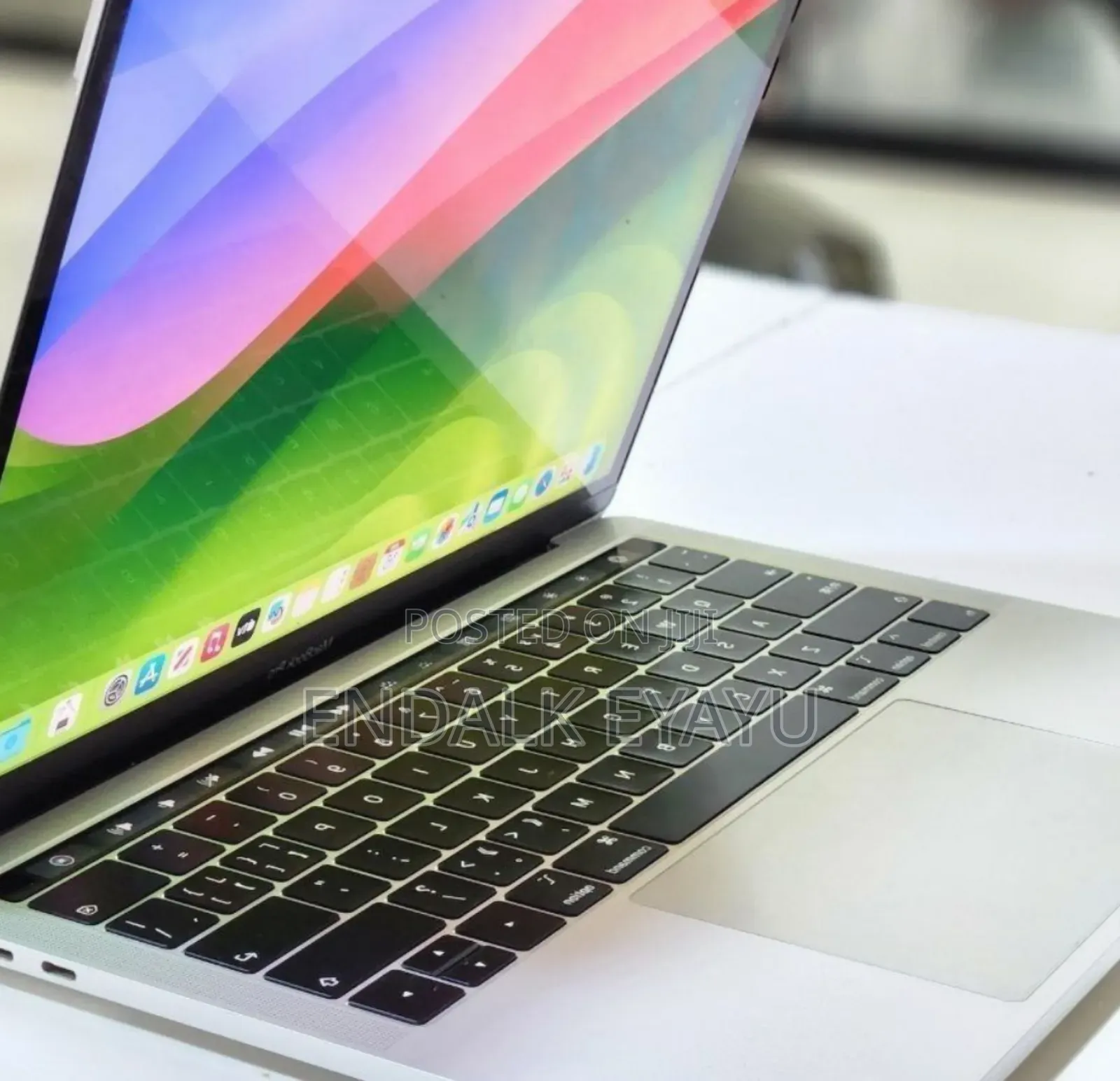 New Laptop Apple MacBook Pro 2018 8GB Intel Core i5 SSD 256GB