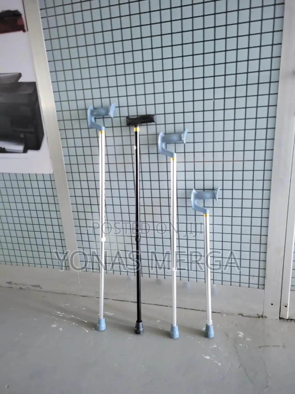 Unifoot Walking Stick己鄰t Handle . Comes With Unifoot Attached