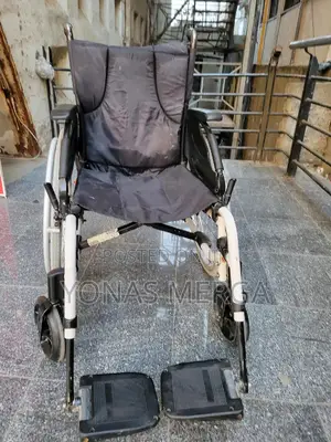 Wheelchair//Self-Maneuvering,Solid Front Casters Swivel 360 Degrees.