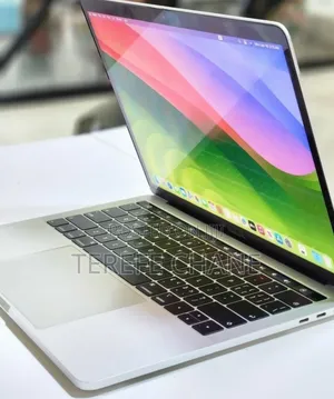 New Laptop Apple MacBook Pro 2018 8GB Intel Core i5 SSD 256GB