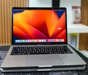 New Laptop Apple MacBook Pro 2017 8GB Intel Core i5 SSD 128GB