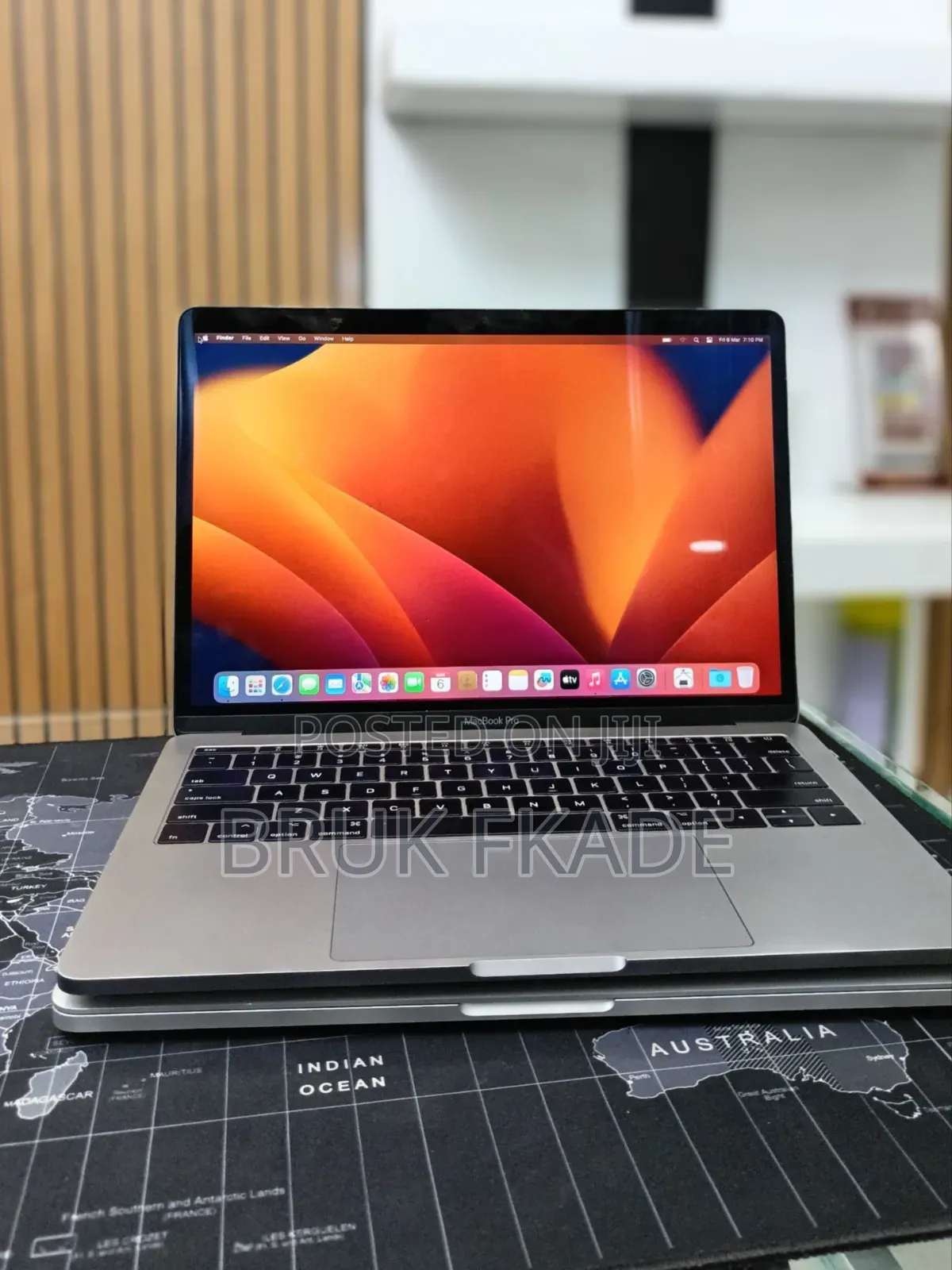 New Laptop Apple MacBook Pro 2017 8GB Intel Core i5 SSD 128GB
