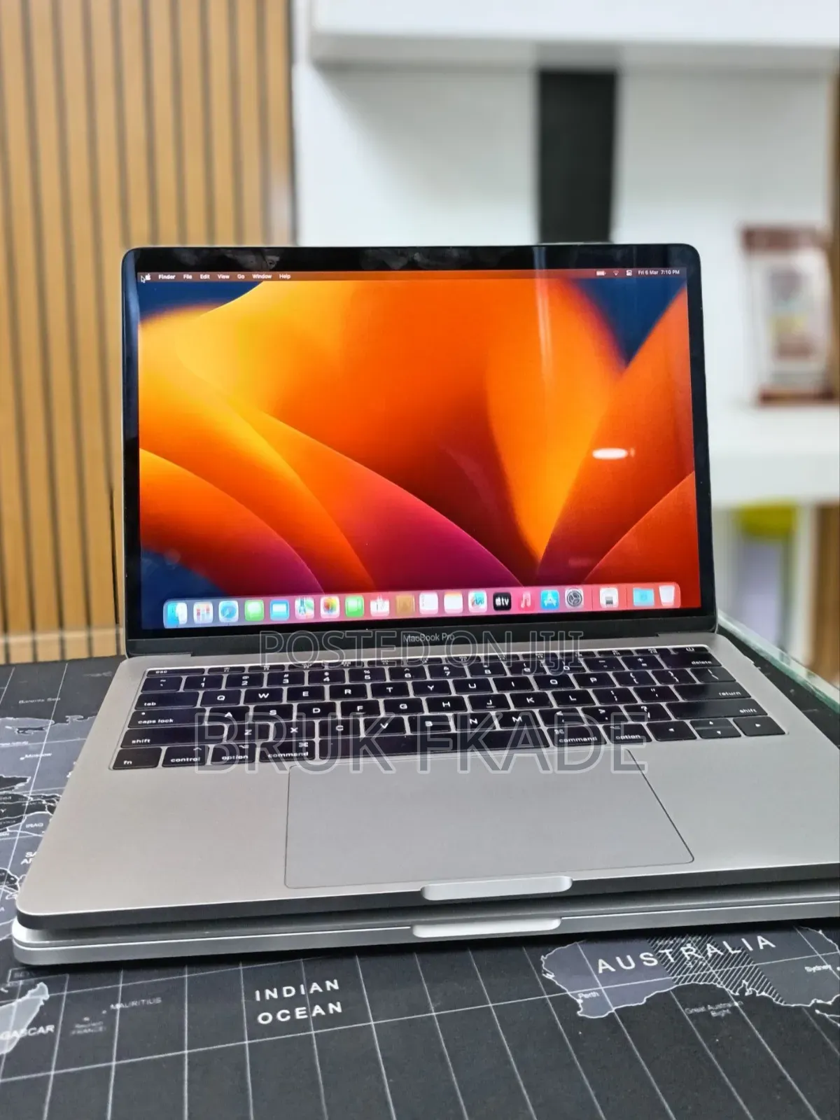 New Laptop Apple MacBook Pro 2017 8GB Intel Core i5 SSD 128GB