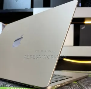 New Laptop Apple MacBook Air 2024 M3 13-inch 8GB SSD 256GB