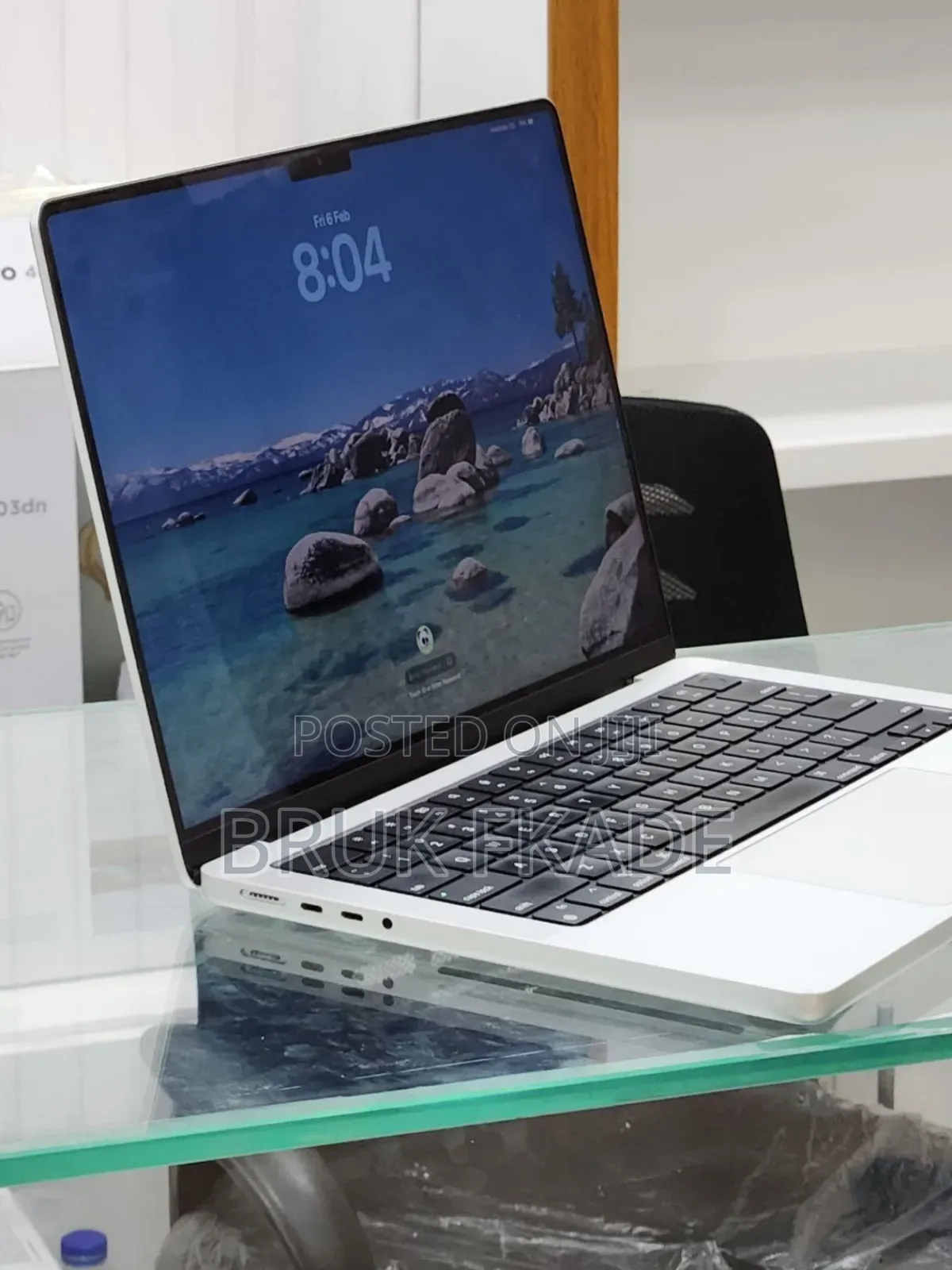 New Laptop Apple Macbook Pro 2025 M5 14-inch 16GB Apple M5 SSD 512GB