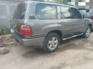 Toyota Land Cruiser 2002 Gray