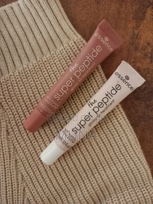 Essence Super Peptide Lip Treatment