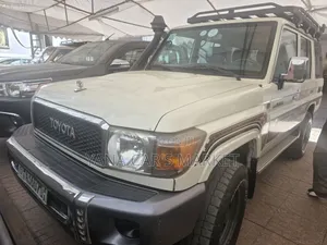 Toyota Land Cruiser 2015 White