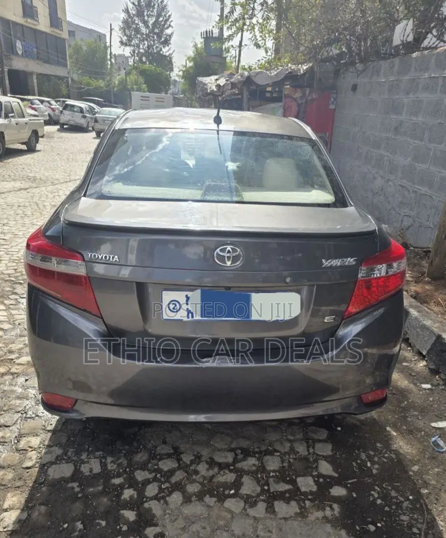 Toyota Yaris 2016 Black