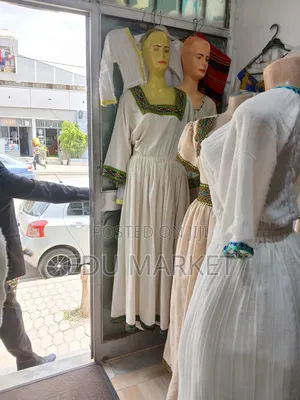 አስቸኳይ የሚሸጥ ሱቅ ከነ ሙሉ እቃው