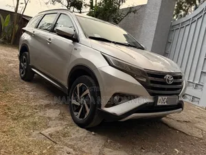 Toyota Rush 2021 Silver