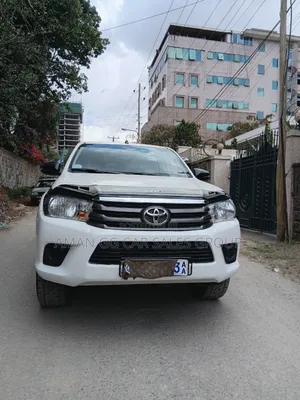 Toyota Hilux 2019 White