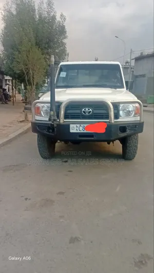 Toyota Land Cruiser 2011 White