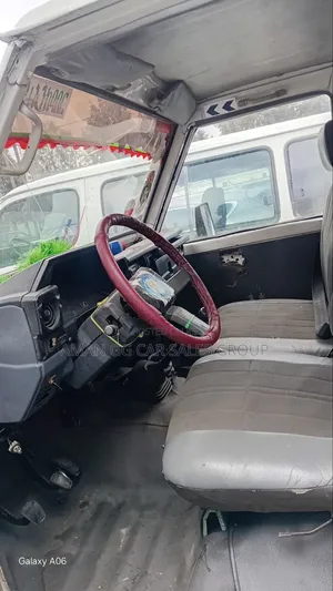 Toyota Land Cruiser 1998 White