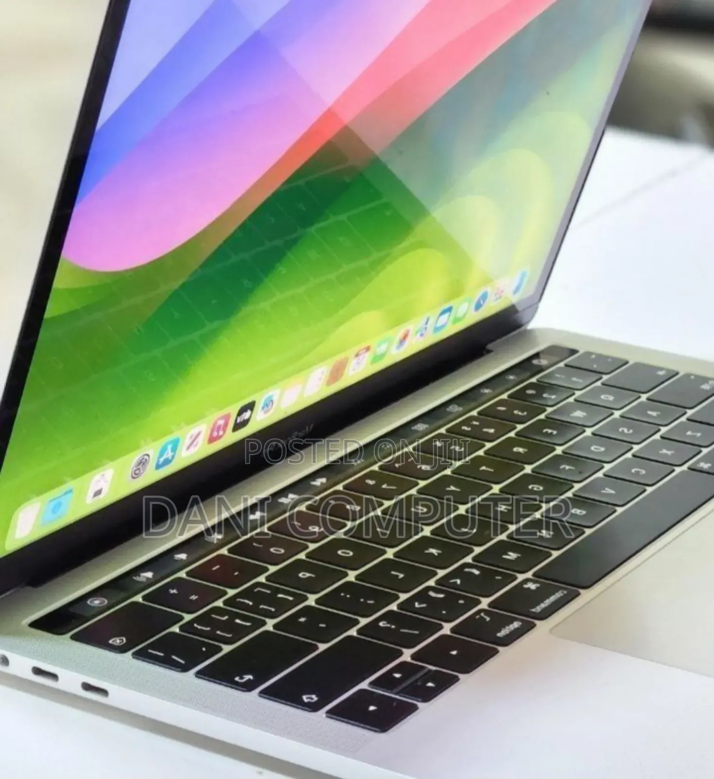 New Laptop Apple MacBook Pro 2018 8GB Intel Core i5 SSD 256GB