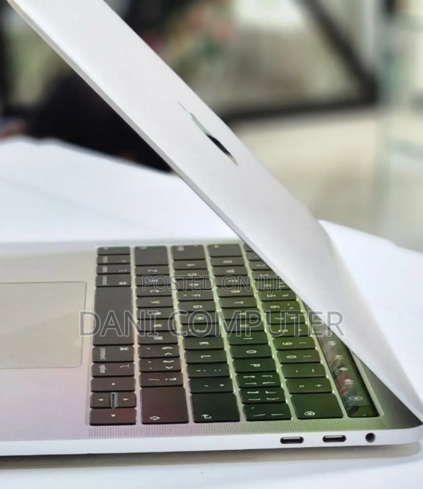 New Laptop Apple MacBook Pro 2018 8GB Intel Core i5 SSD 256GB