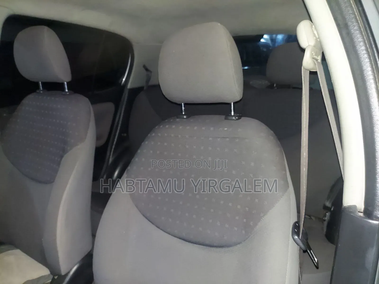 Toyota Vitz 2004 Silver