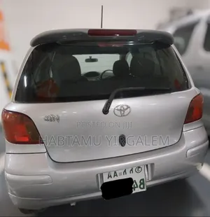 Toyota Vitz 2004 Silver
