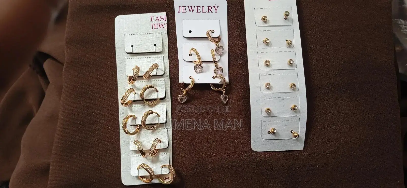 የጀሮጌጥ Mandi Jewelery