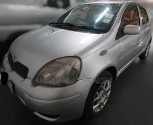 Toyota Vitz 2004 Silver
