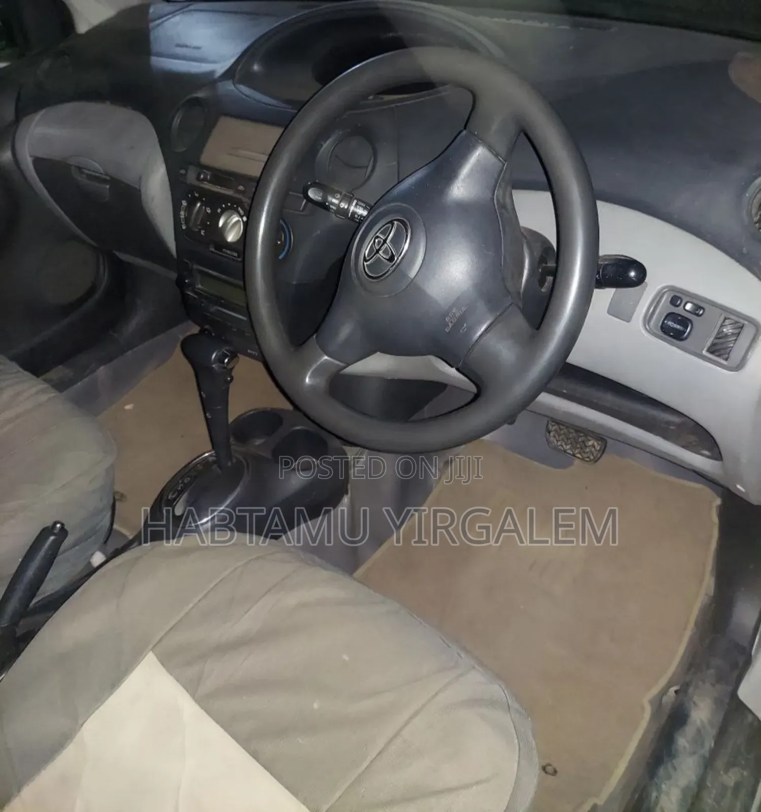 Toyota Vitz 2004 Silver