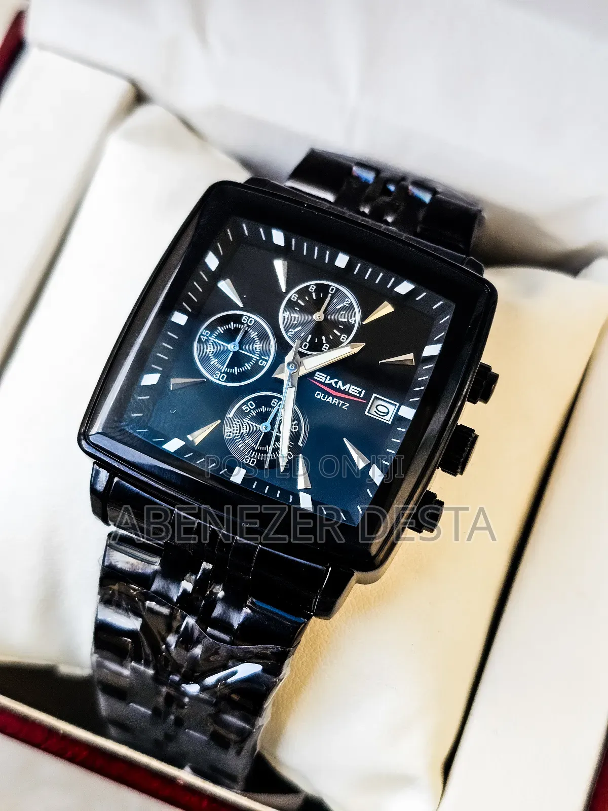 Skmei 2434 Rectangular Men's Watch Features a Black Dial With Gold